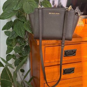 Michael Kors Elegant Black Crossbody Bag